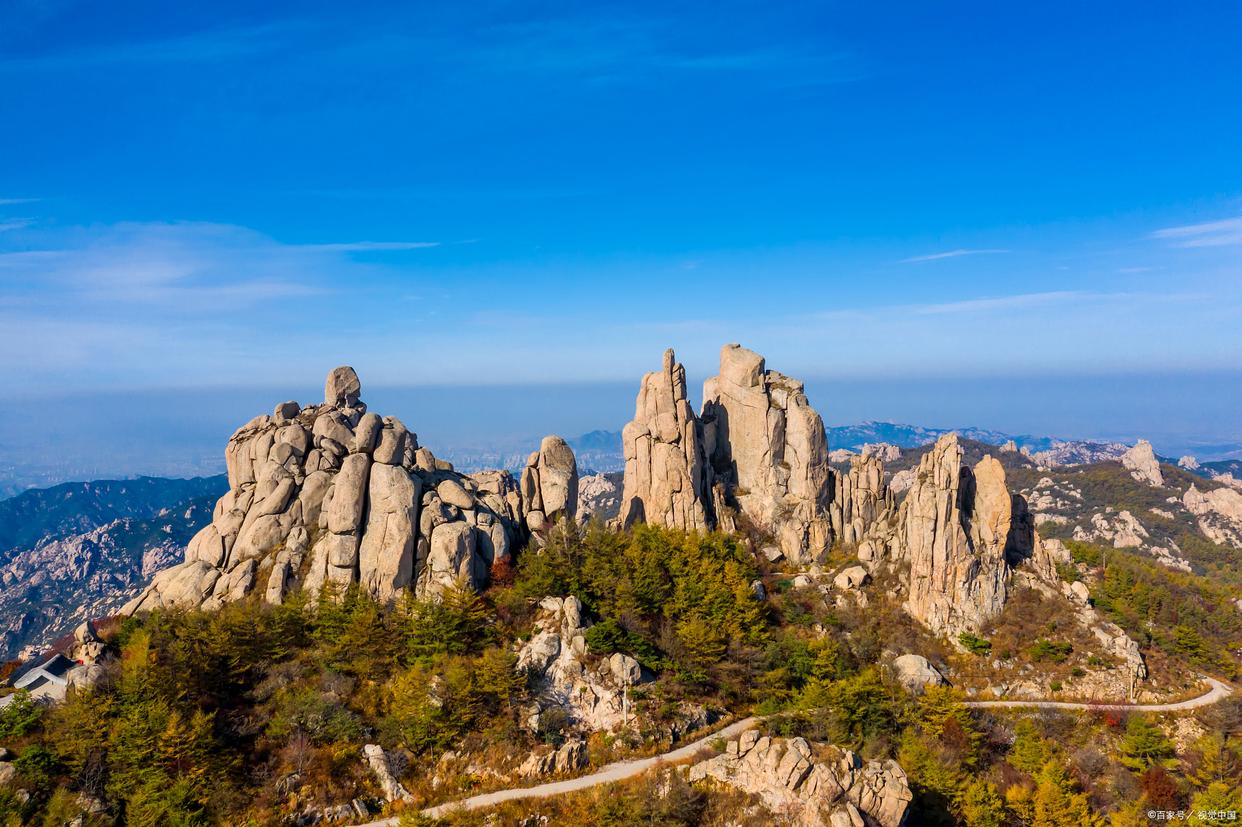 青岛海滨城市拥有宜人气候、温暖阳光、柔软沙滩和美味海鲜