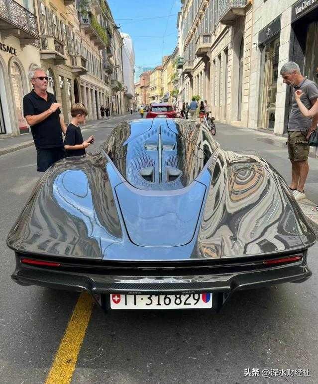 网友意大利街头偶遇杨洋,网友偶遇王思聪买超跑