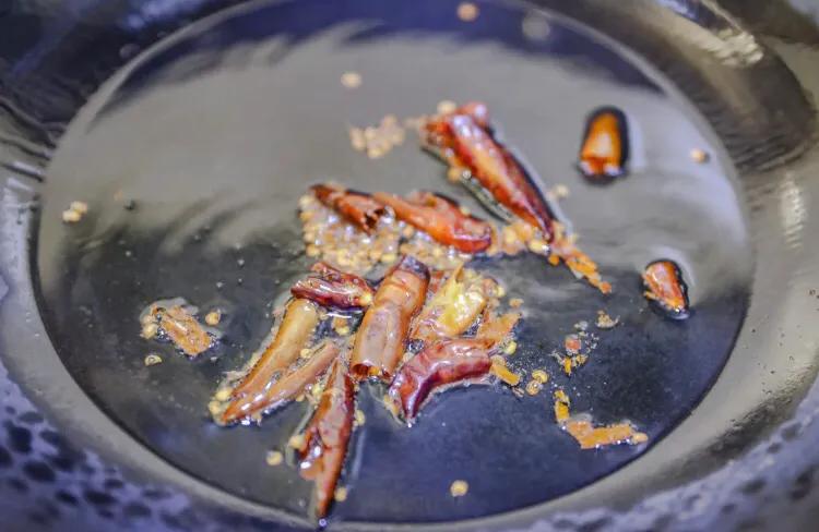 夏天大家喜欢吃的凉拌菜快来看看,家常菜适合夏天做的一道凉拌菜