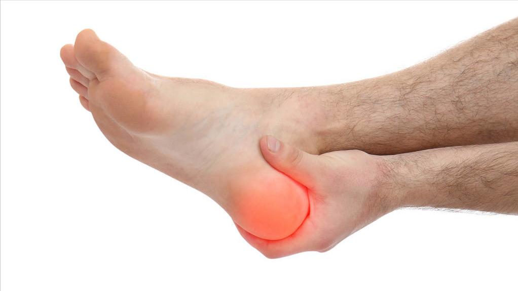 70多岁老人脚后跟麻是什么原因,老人早上起床脚后跟疼是怎么回事