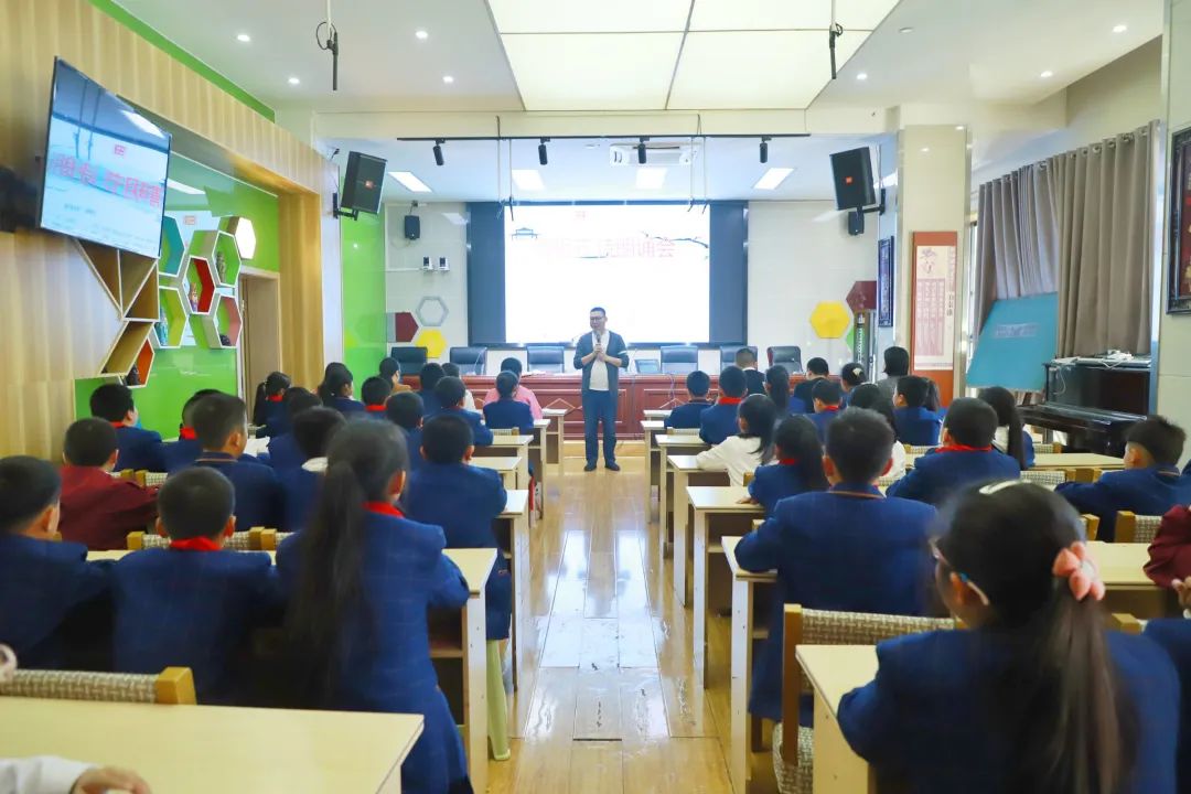 清明祭英烈警营朗诵,向英烈致敬清明诗歌朗诵小学生