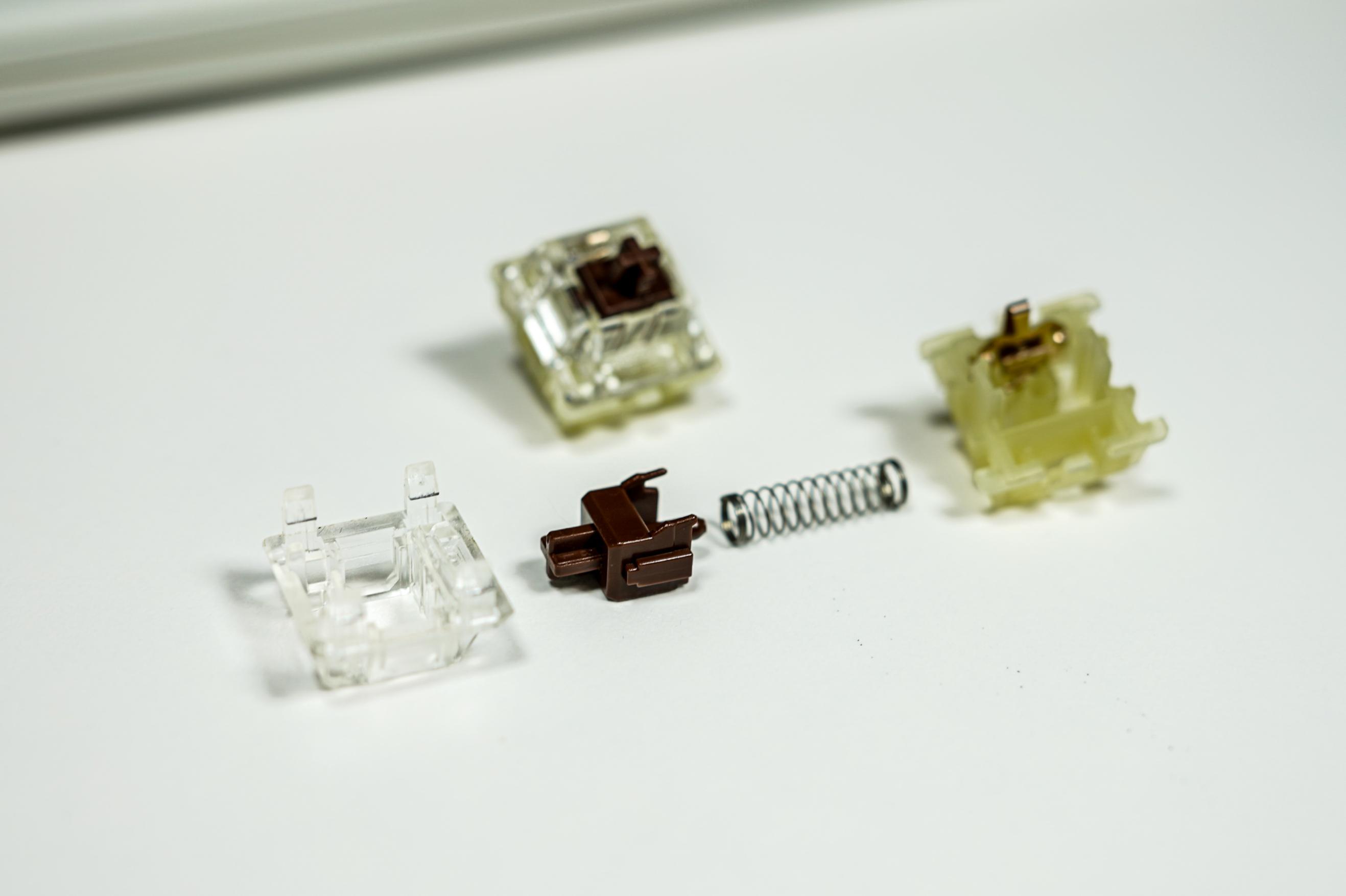 cherry轴入门机械键盘推荐,cherry键盘银轴和茶轴对比