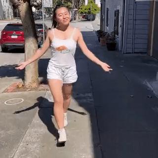 DALL·E真会玩！脑补《戴珍珠耳环少女》画框外的世界细节拉满