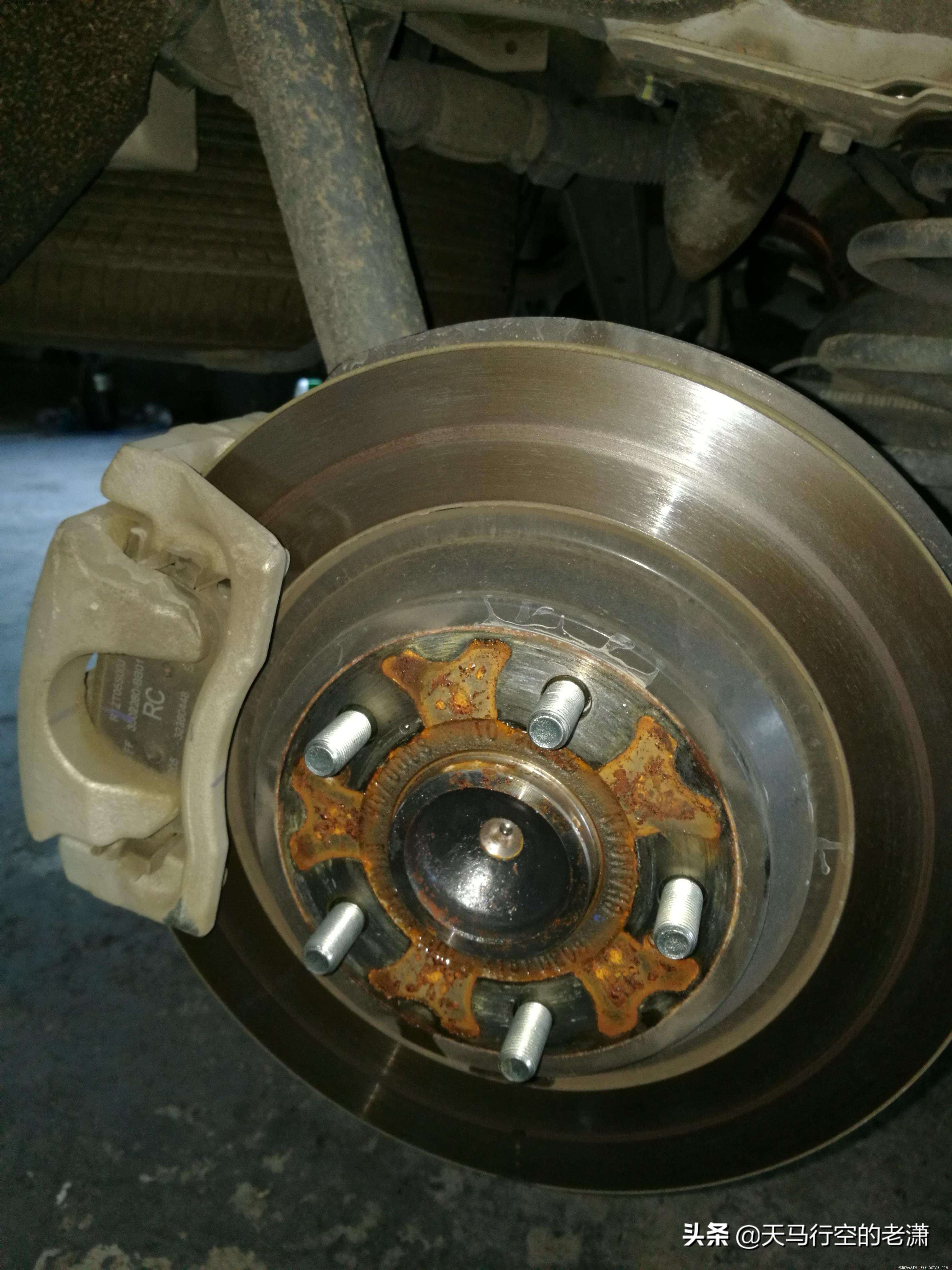 汽车停车溜车该怎么处理,怎样避免汽车溜车