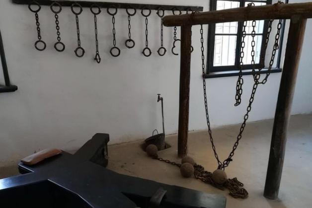 八路军科长被俘,假意娶汉奸之女,洞房时试探出了姑娘的隐情