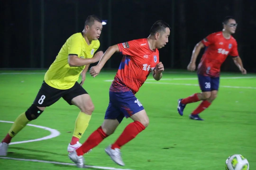 一切源于对足球的热爱,对于足球的热爱是刻在骨子里的