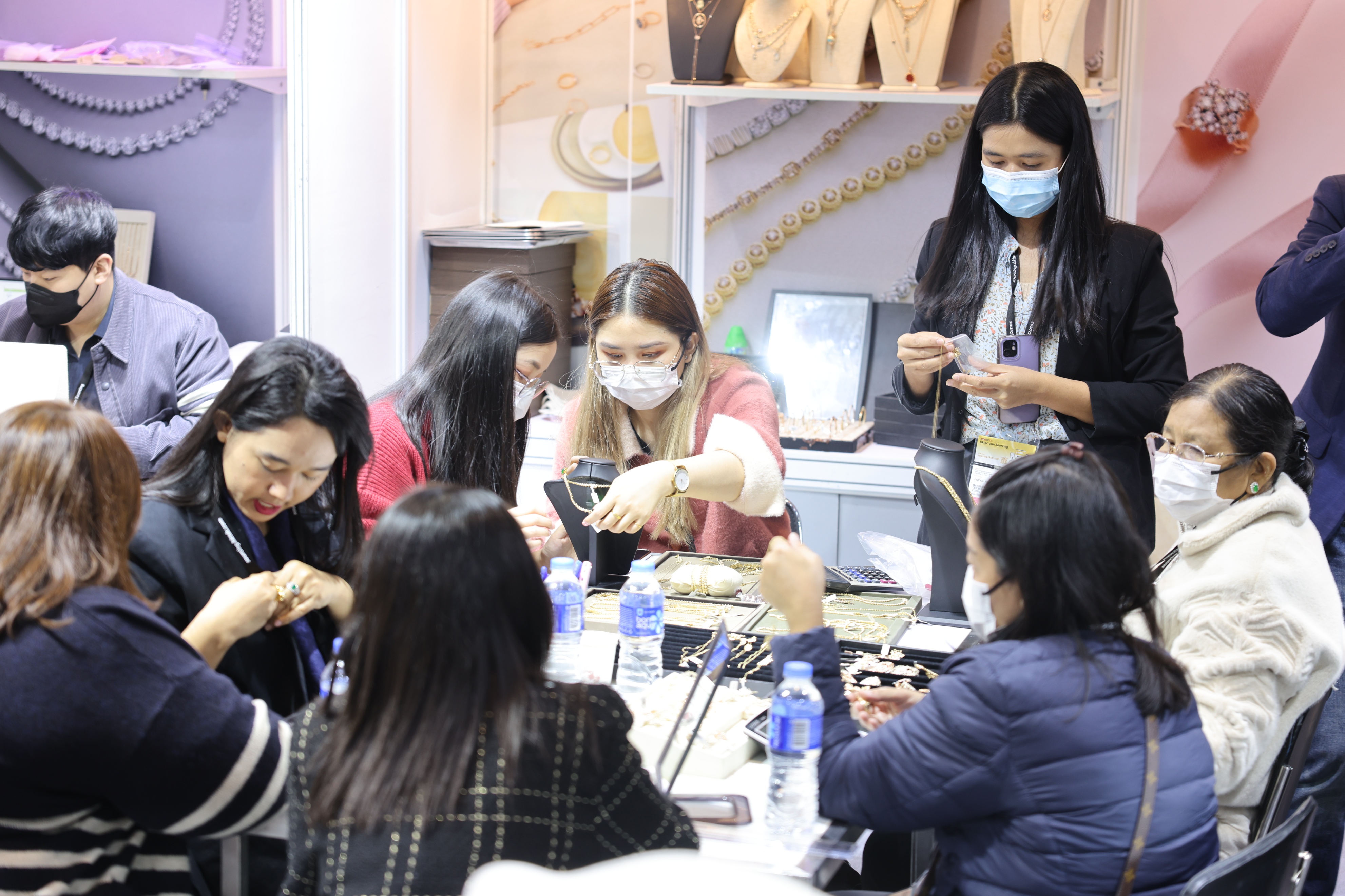 香港新闻香港珠宝展,香港珠宝双展人气旺