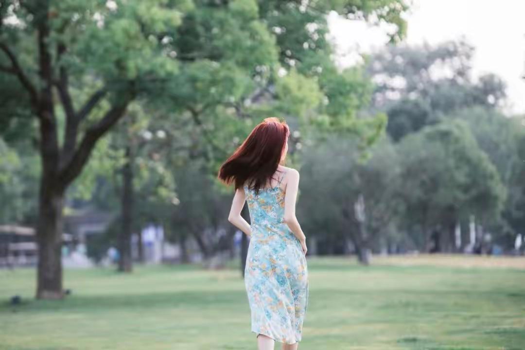 百万网红控诉父母重男轻女遭打脸，穷养富养不如给予ta教养！