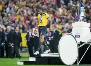 2006欧冠决赛巴萨vs阿森纳,回顾2006年欧冠决赛巴萨2-1