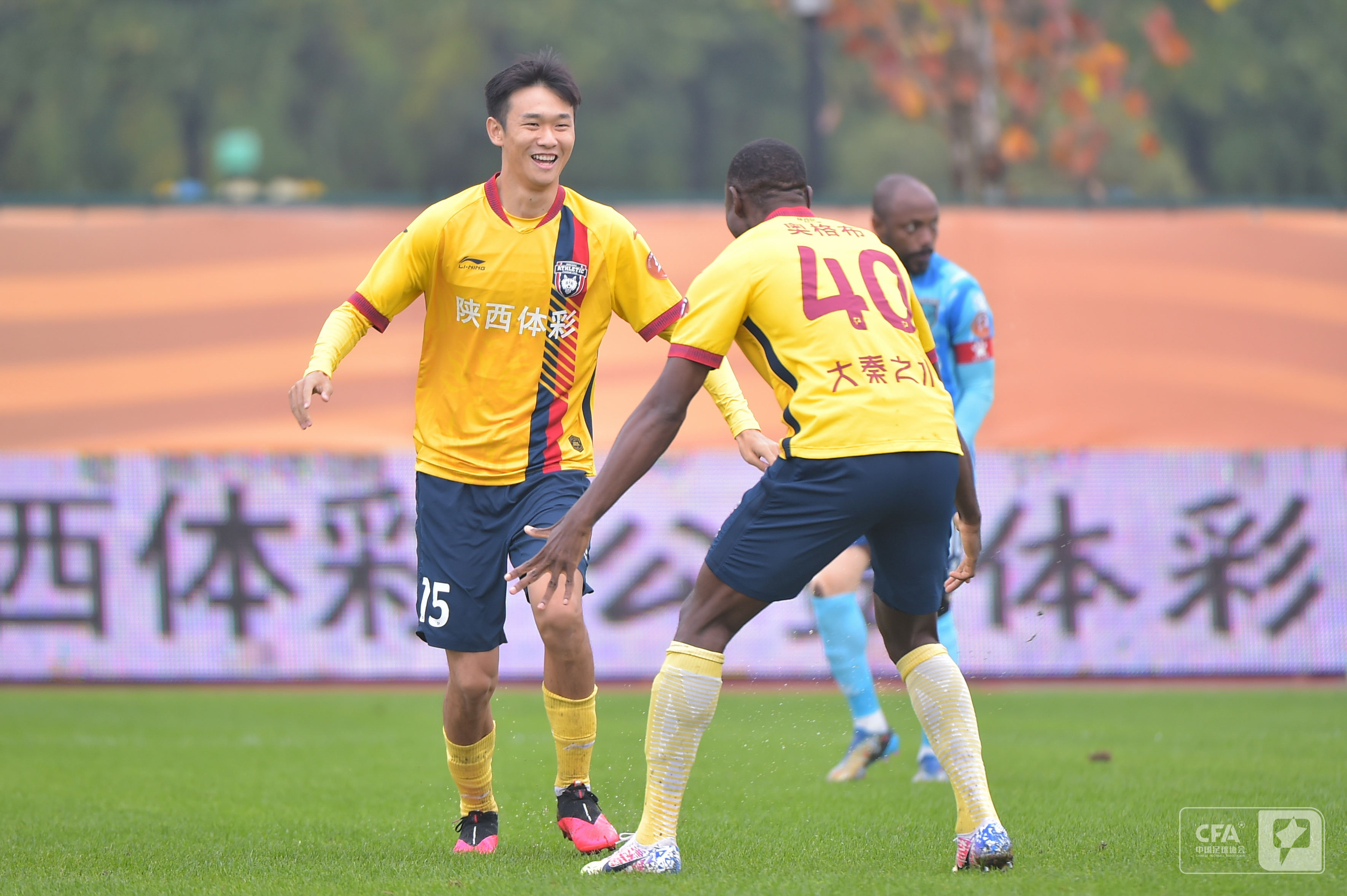 两狼对决,两狼相争剧情