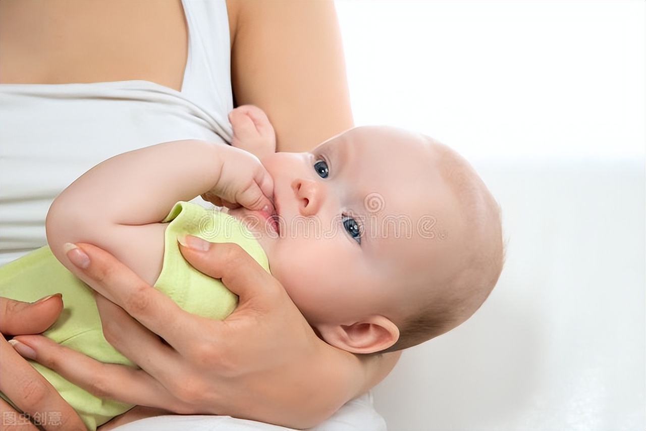 宝宝要抱着走来走去才喝奶怎么办,宝宝要抱着走来走去才睡觉