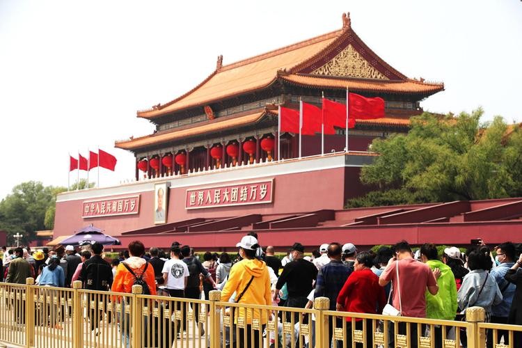 48岁导游中暑后去世,北京导游中暑身亡事件