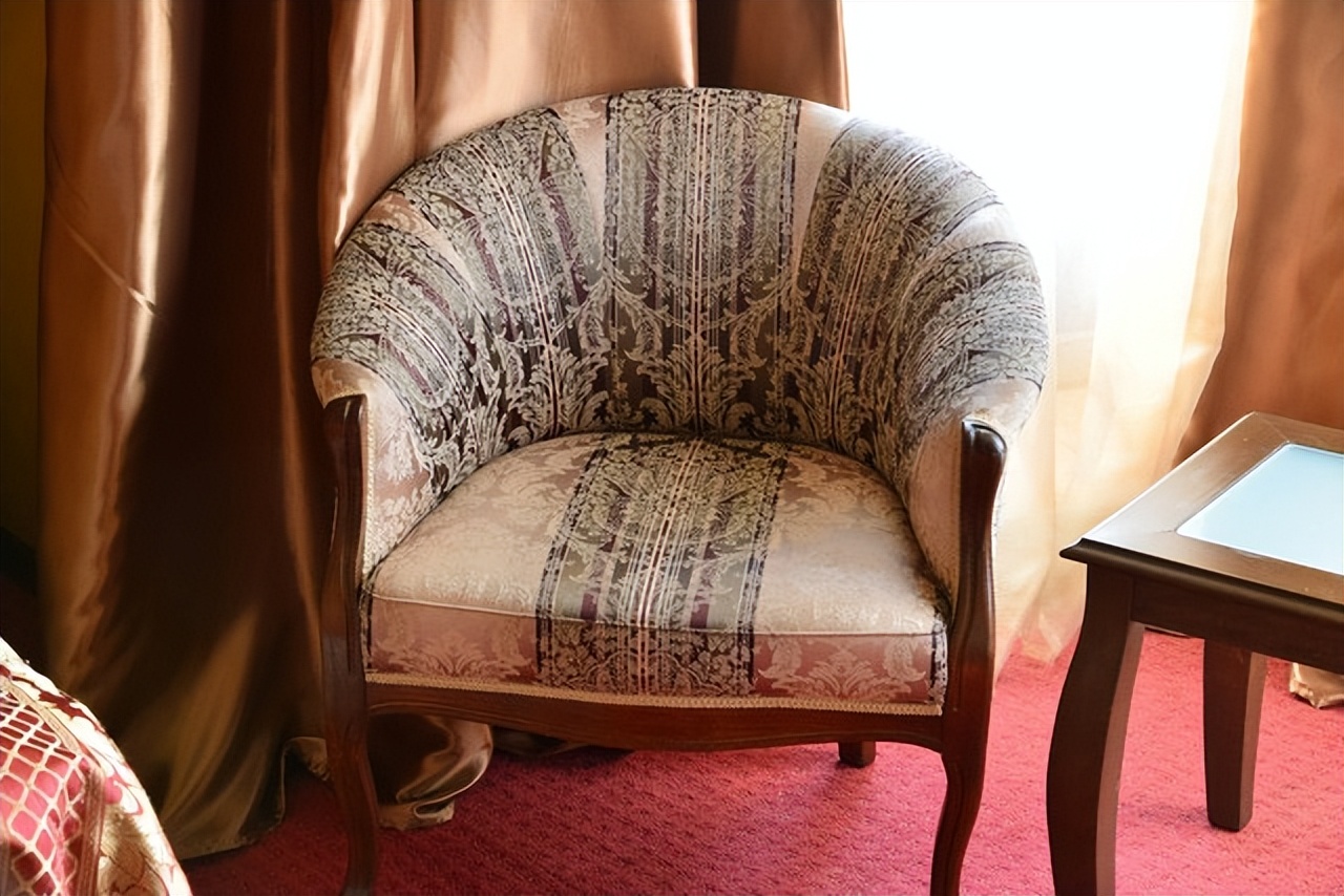 80后女孩挑战禁欲生活：每月300元长住酒店，尽享无拘束奇妙体验