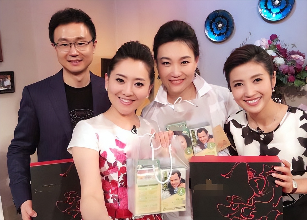 央视新闻主持人李梓萌工作图片,央视主持人李梓萌卖货