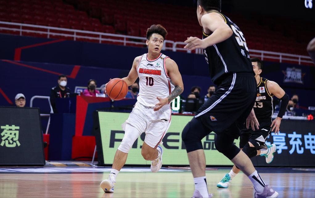 广东队主场讲不出再见,在有限的青春里去一趟广东队主场