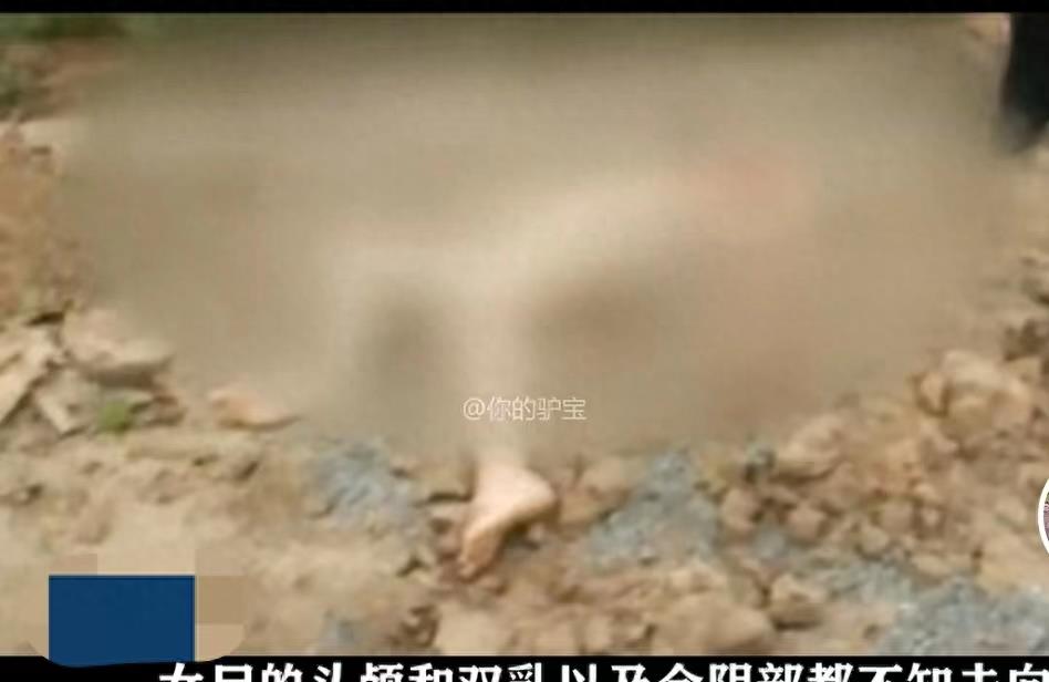 郊外惊现诡异女尸,草丛发现恐怖女尸