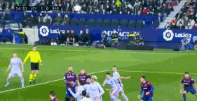 3-2，7连胜！欧冠豪门踢疯了，造64%控球+11射门，告别梅西依赖症