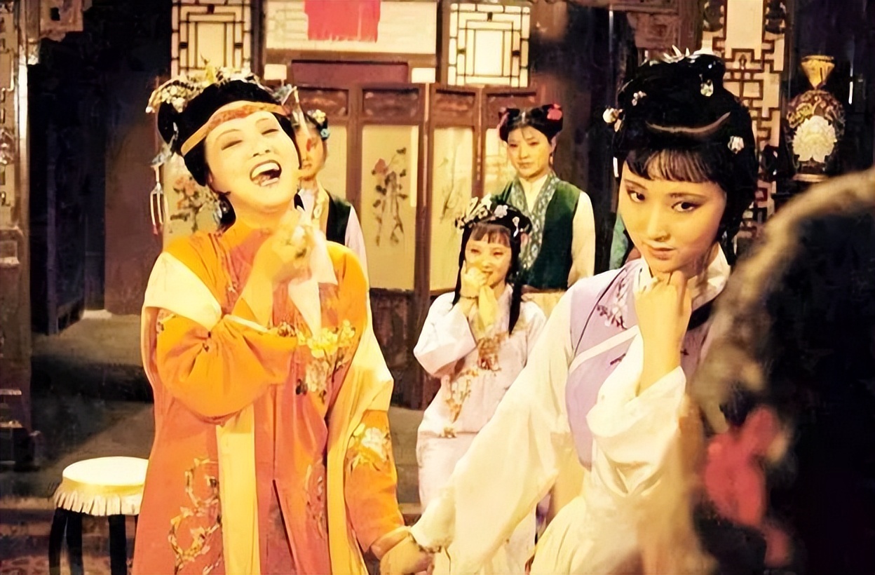 红楼梦王熙凤和黛玉的感情,红楼梦为什么王熙凤推荐林黛玉