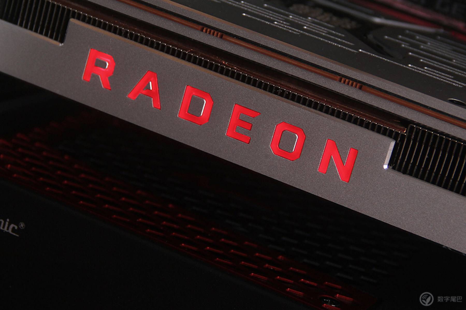 推荐几款高逼格电脑桌面,实用科技感很强的电脑桌面