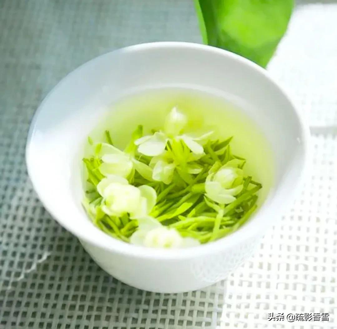 世间纵有百媚千娇，惟愿悠悠茉莉香，伴君岁月长