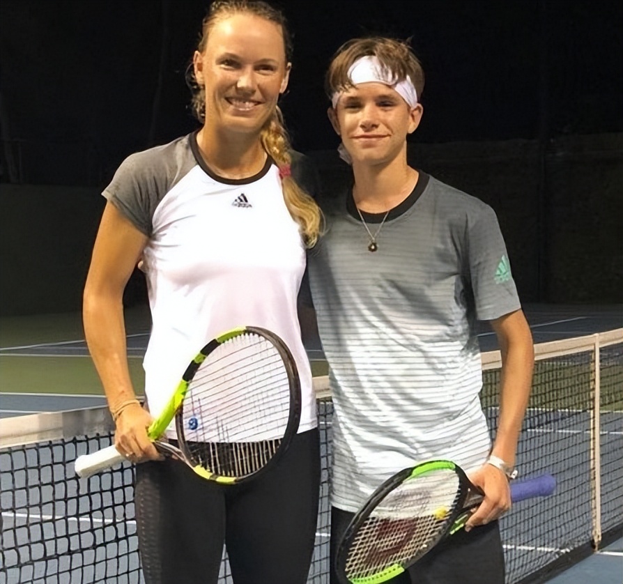 贝克汉姆四个孩子,贝克汉姆三个儿子颜值