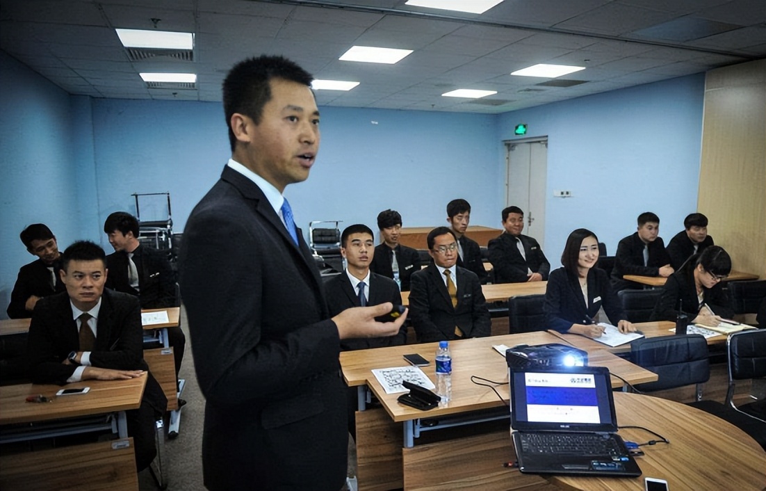 95鍚庡コ瀛╀粠璁捐闄㈣緸鑱屽綋淇濆畨宸ヤ綔,浣撳埗鍐呰緸鑱屽仛淇濆畨