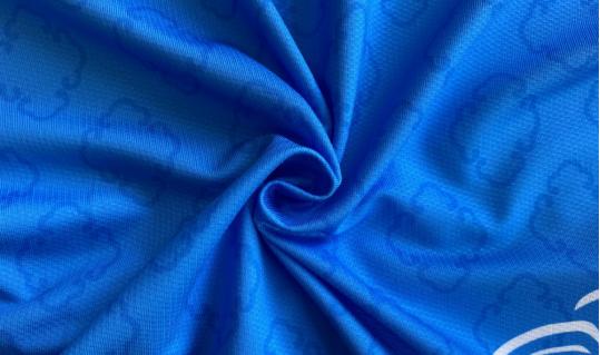 海淀外国语学校与潘帕斯达成足球服装定制