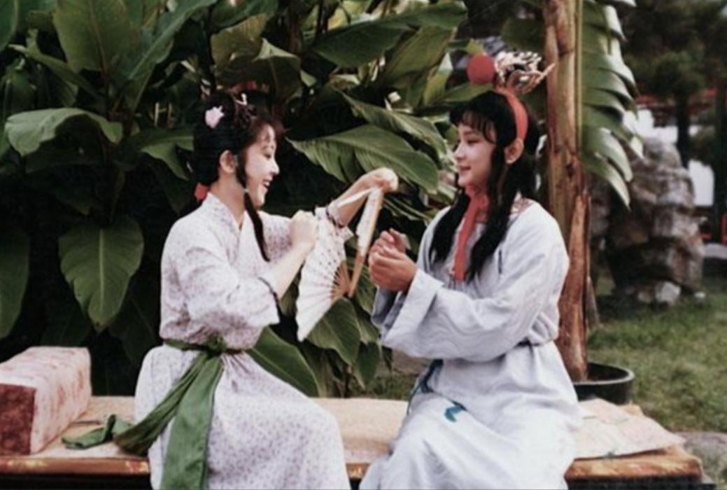 酒店床尾为什么要放长凳子,为什么酒店都会放床尾凳