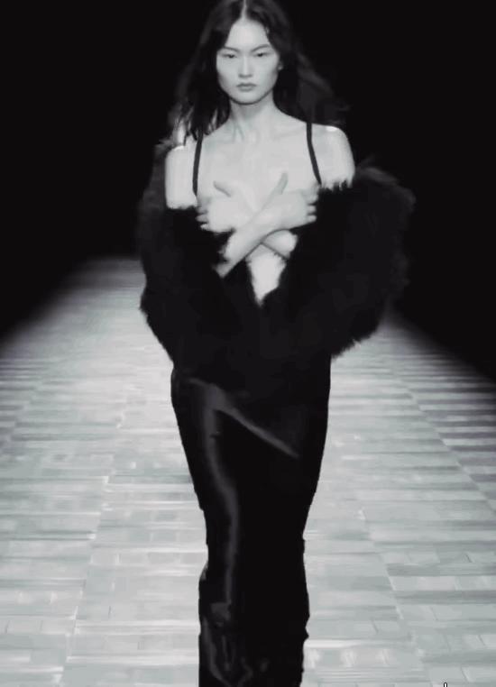 巴黎时装秀超惊艳走秀动态图,巴黎时装秀真人