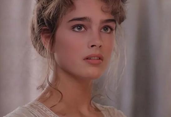 10岁全裸出镜，20岁声称自己仍是处女，“美国舒淇”的裸照风波