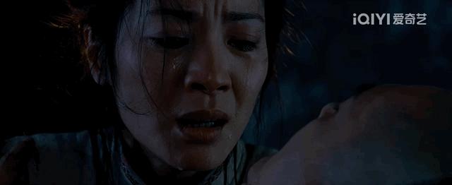 女人被救的剧本早过时了，她60岁还能给你惊喜