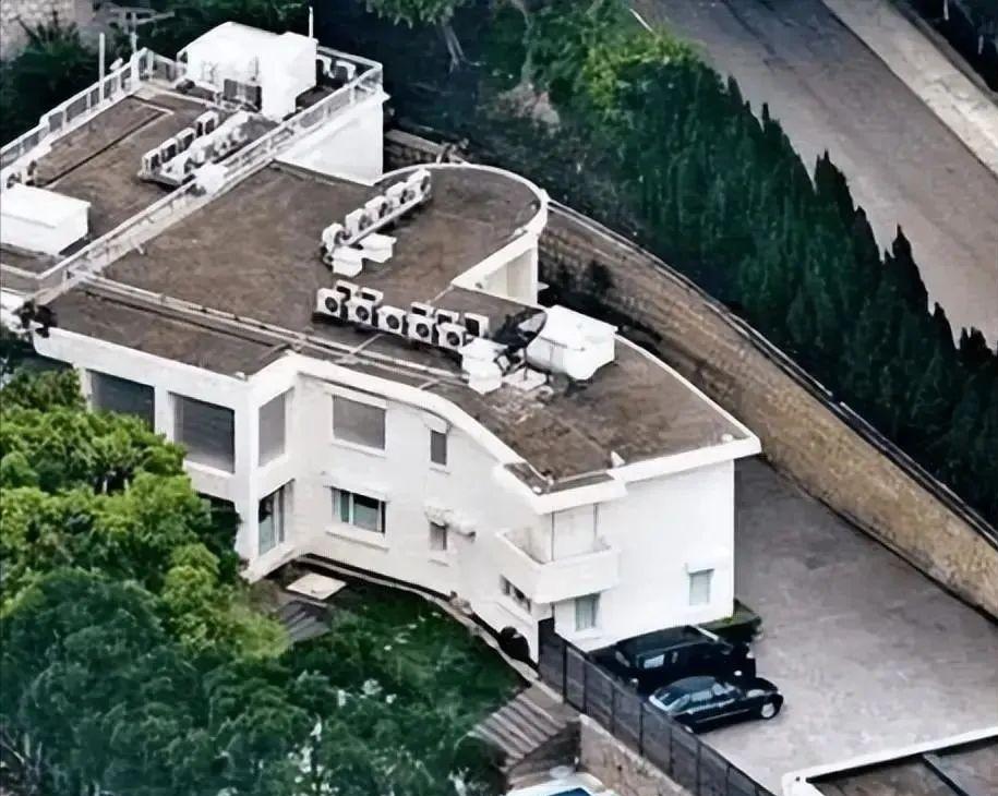 国内赚钱国外花，这7位知名明星移居国外，个个住豪宅开豪车