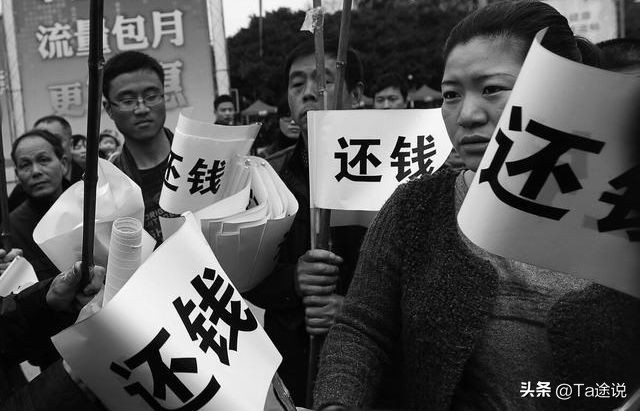 江苏小伙3年帮亡父还清739万债务，跪在墓前痛哭：您可以安心去了