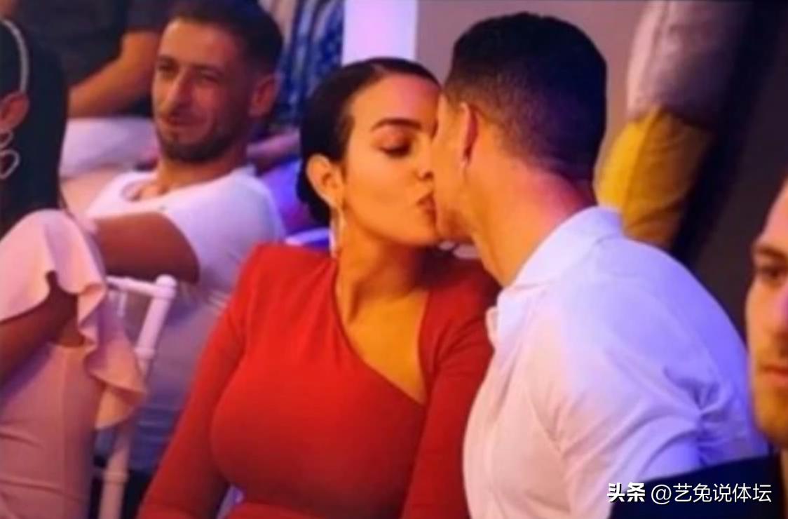 C罗招手，梅西出走，欧洲联赛被瓜分，世界体坛要大洗牌！