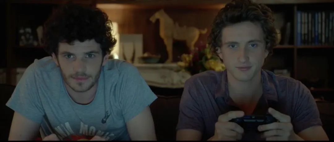 520躺家里睡觉,520家里蹲