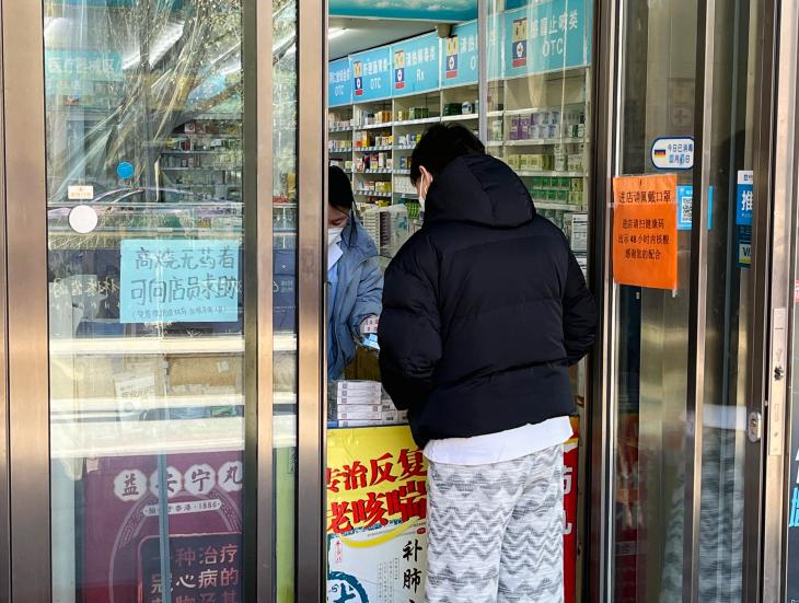 经常放屁皮肤痒是怎么回事,阳康后总是腹胀放屁怎么回事