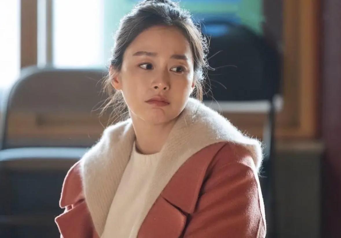 双十一囤900元护肤品，被老公踢翻，踢掉的还有全职妈妈的尊严