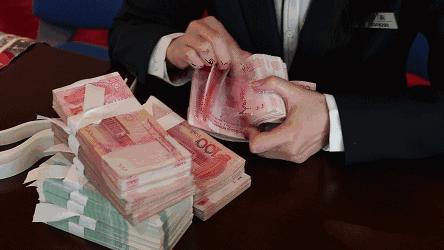 没钱没人脉怎么变富人,没钱没人脉怎么赚到人生第一桶金