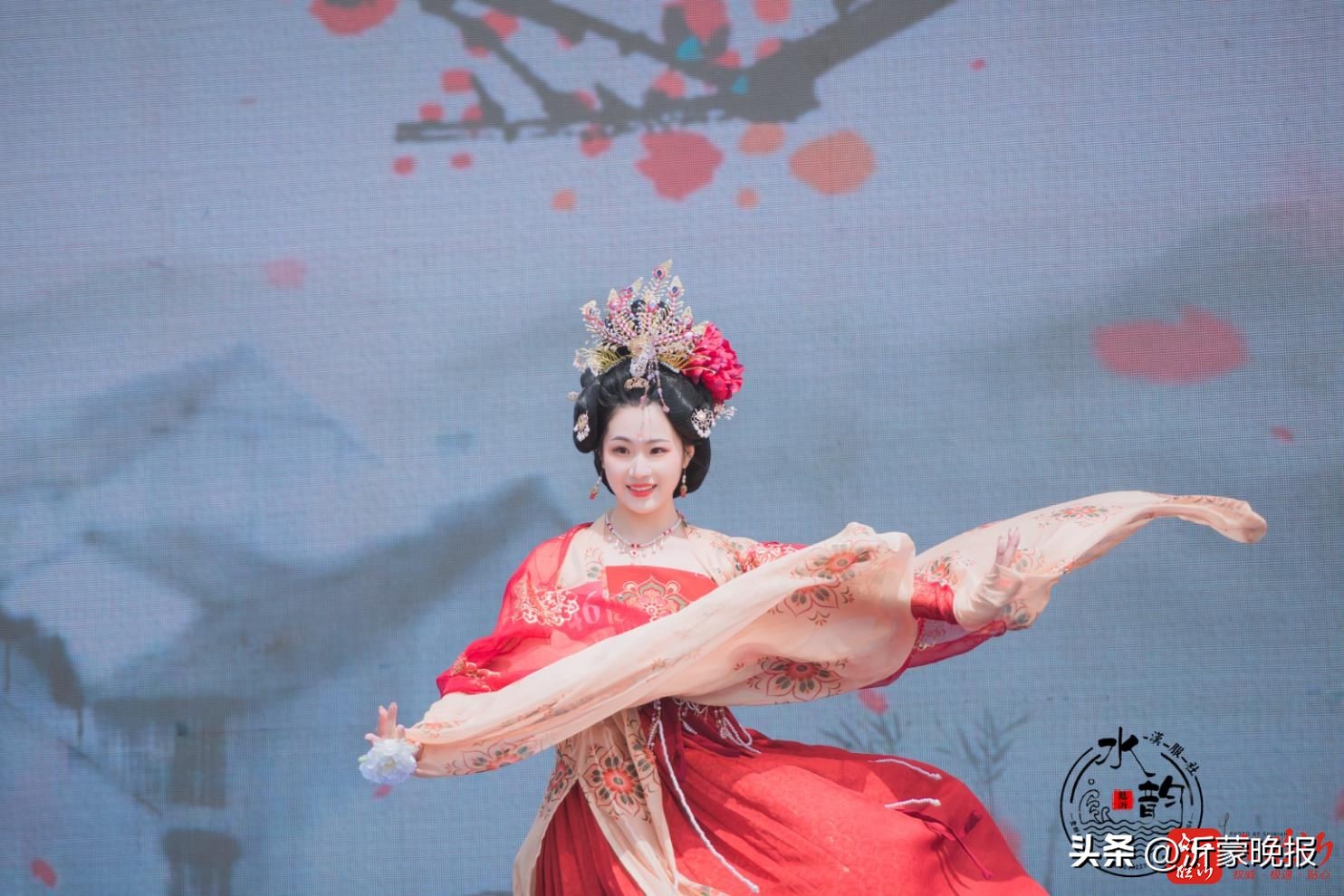 外国人看花朝节国风花神太惊艳了,第四届云台山汉服花朝节花神走秀