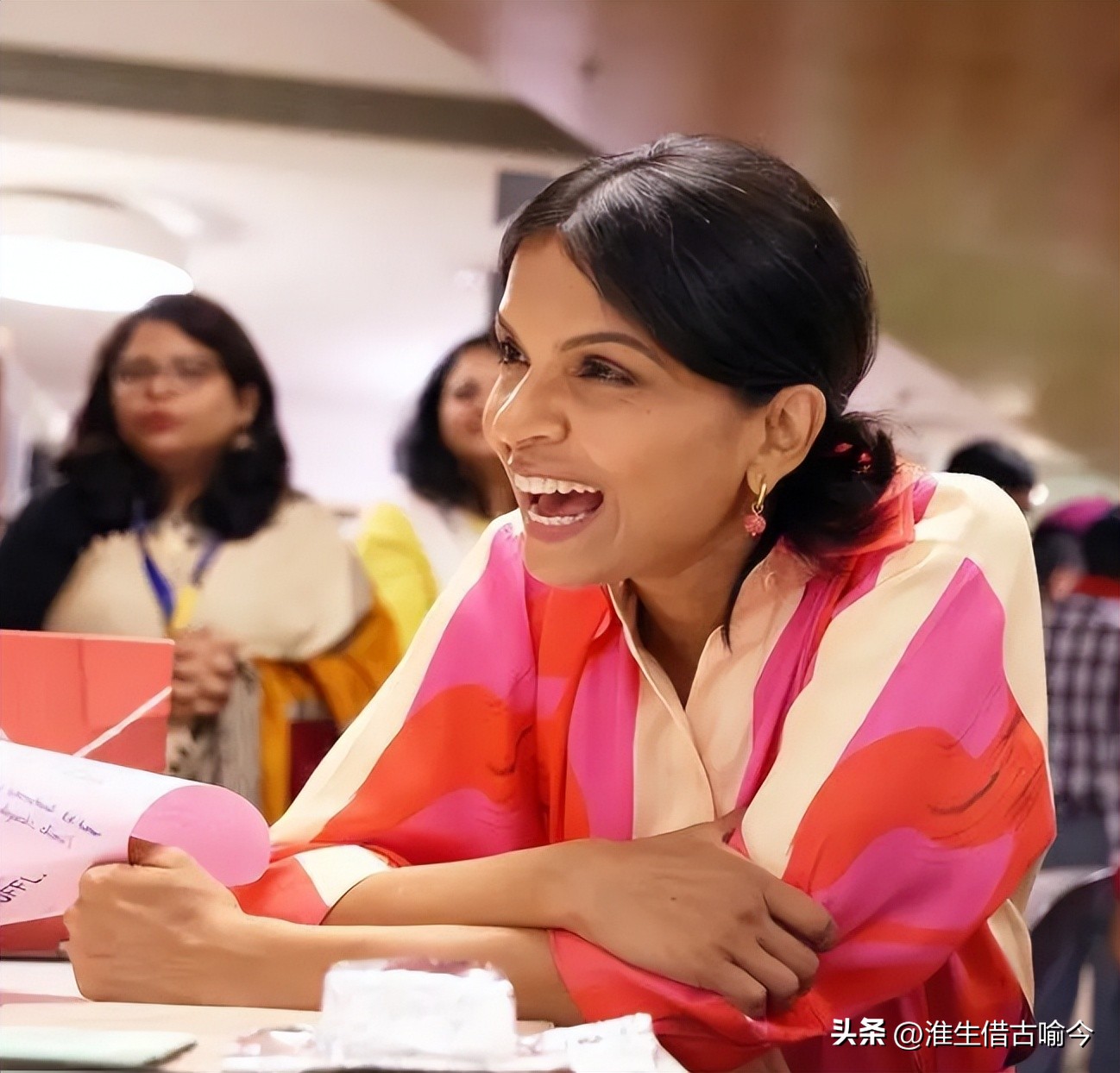 印度峰会上争奇斗艳：韩国第一夫人好嫩，日本第一夫人清新脱俗