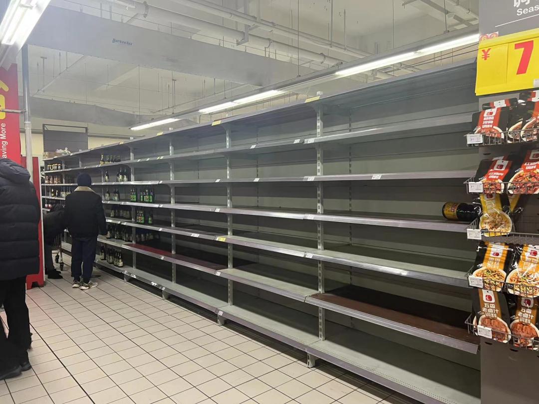 家乐福货架空了,家乐福门店货架大量空置