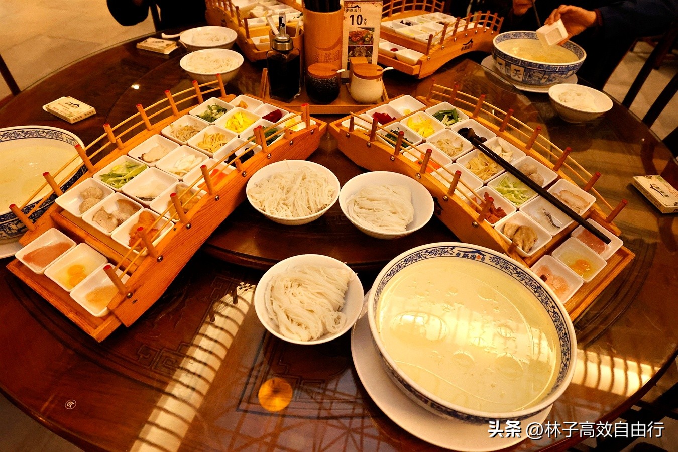 蒙自最好吃的过桥米线,去蒙自吃过桥米线