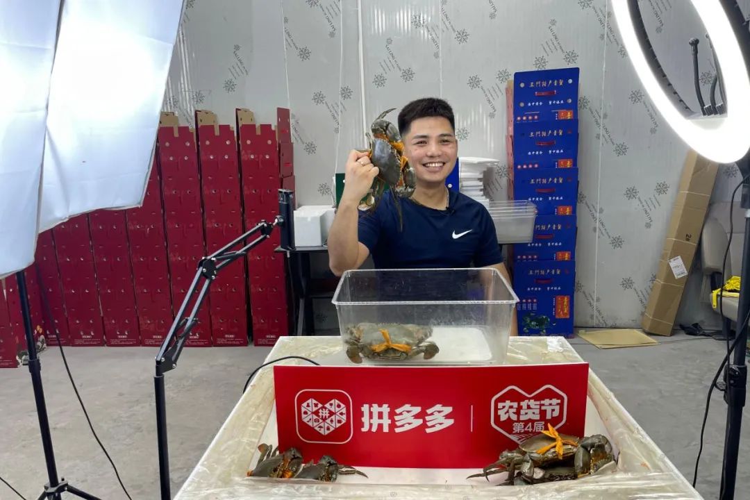 吃海鲜长大、长八块腹肌，三门青蟹“爬”上拼多多超级农货节
