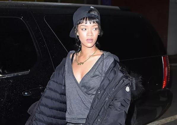 上万元加拿大鹅羽绒服网店仅售50,moncler经典款羽绒服