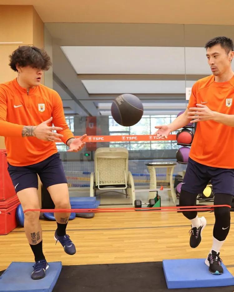 王大雷国足发型,王大雷为什么发型最多