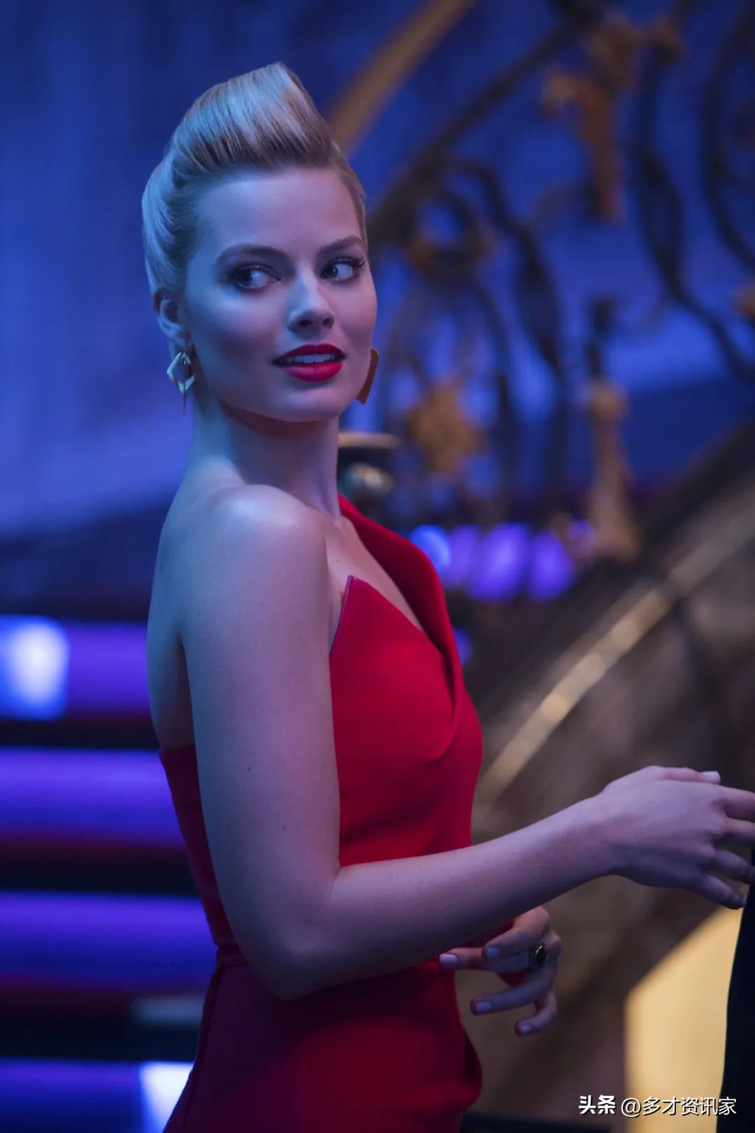 芭比被打一巴掌,芭比娃娃被扇耳光