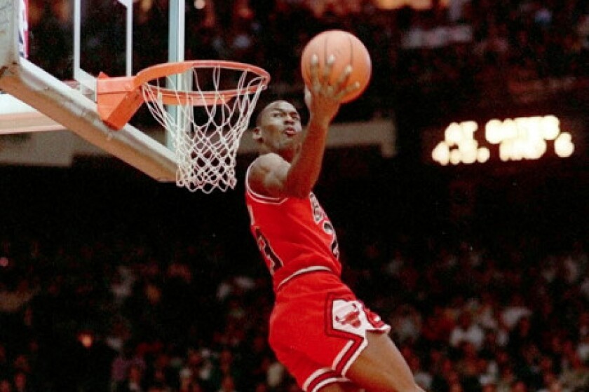 乔丹十四年职业生涯十次得分王,乔丹生涯场均得分最高