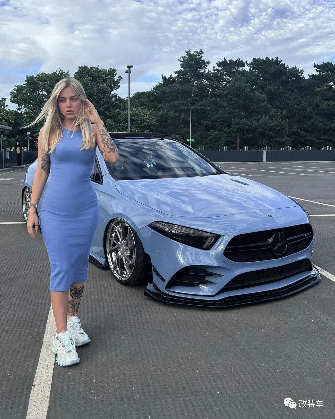 奔驰c级小姐姐改装,奔驰威霆改装小姐姐