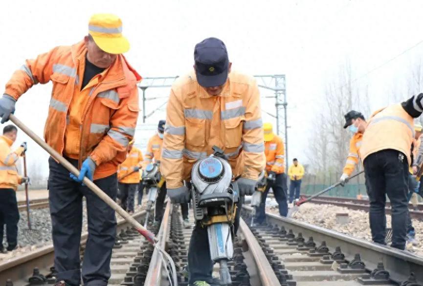 上海铁路上班一个月工资多少,上海铁路职工收入