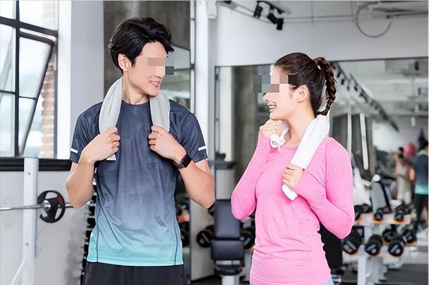 51岁大妈找24岁健身陪练引发命案,46岁大妈陪两个健身教练死亡通报